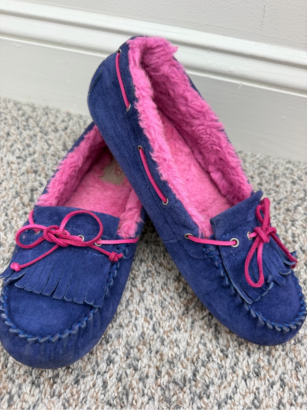 UGG Women’s Navy and Pink Suede Moccasin Slippers US 9
